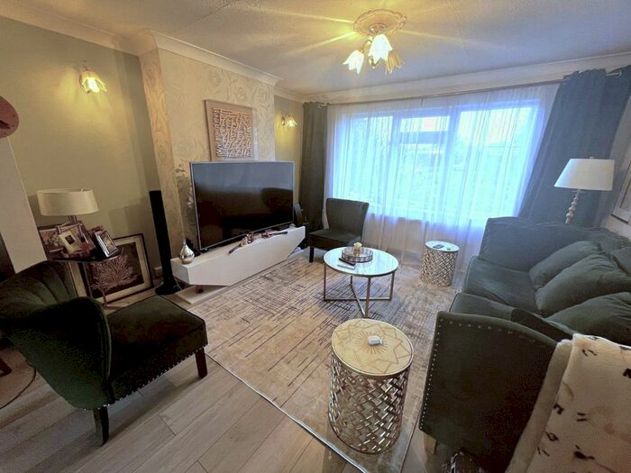 3 Bedroom End Of Terrace House To Rent In Brookfield Lane, Cheshunt, Waltham Cross, EN8