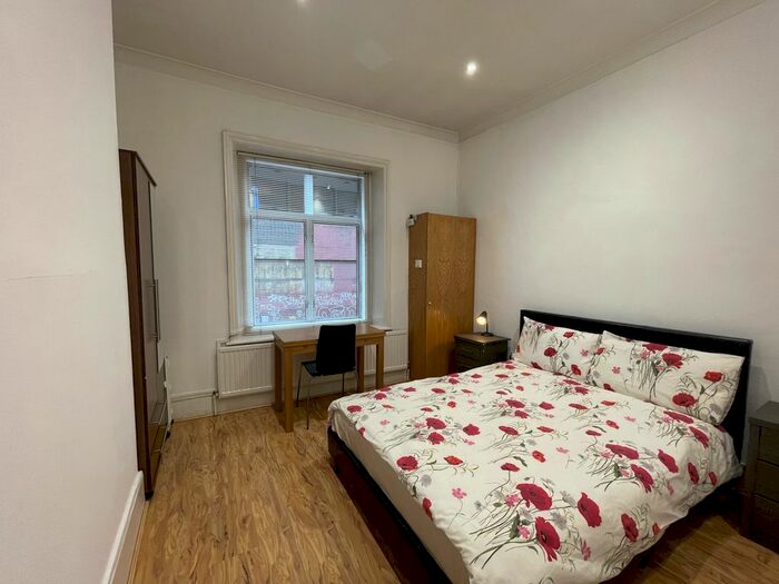 3 Bedroom Flat To Rent In Cromwell Road, London, SW7