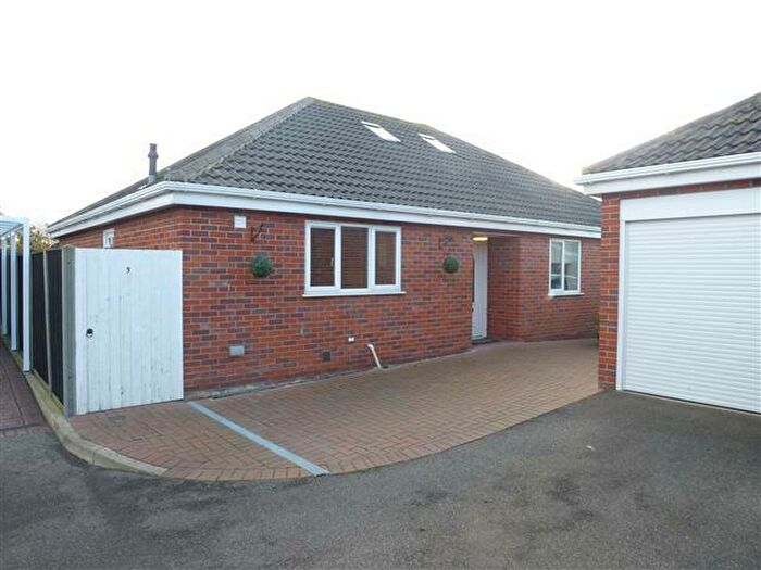 3 Bedroom Bungalow To Rent In Old Hall Gardens, Caister-on-Sea, Great Yarmouth, NR30