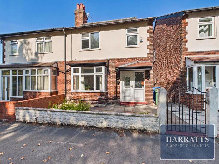 3 Bedroom Semi-Detached House For Sale In Norwood Road, Stockport, SK2