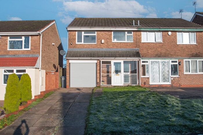 3 Bedroom Semi-Detached House To Rent In Broad Acres, Birmingham, West Midlands, B31