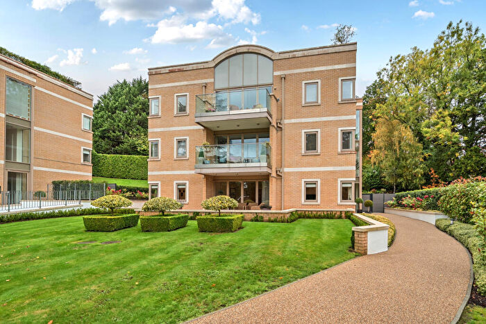 3 Bedroom Apartment For Sale In South Park View, Gerrards Cross, Buckinghamshire, SL9