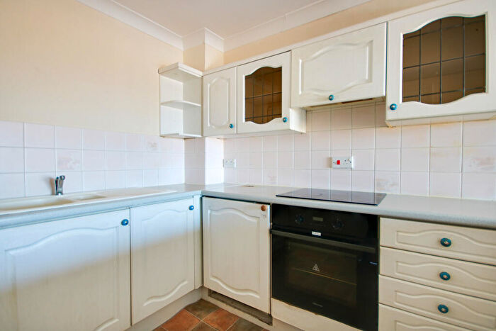 2 Bedroom Flat For Sale In No Forward Chain! Bedrooms! Bitterne Park Location!, SO18