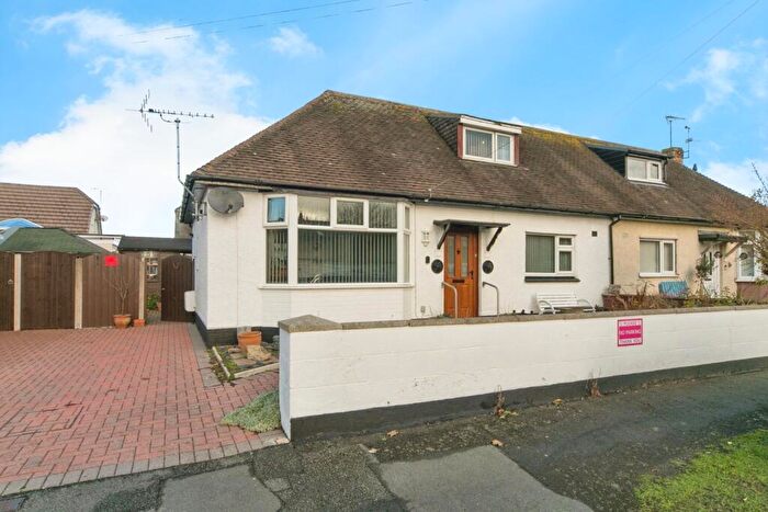 2 Bedroom Bungalow For Sale In Warren Drive, Prestatyn, Denbighshire, LL19
