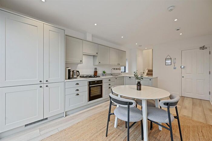 1 Bedroom Flat For Sale In Bloemfontein Road, London, W12