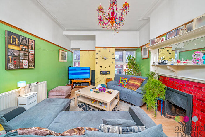 2 Bedroom Flat For Sale In Golders Way, London, NW11