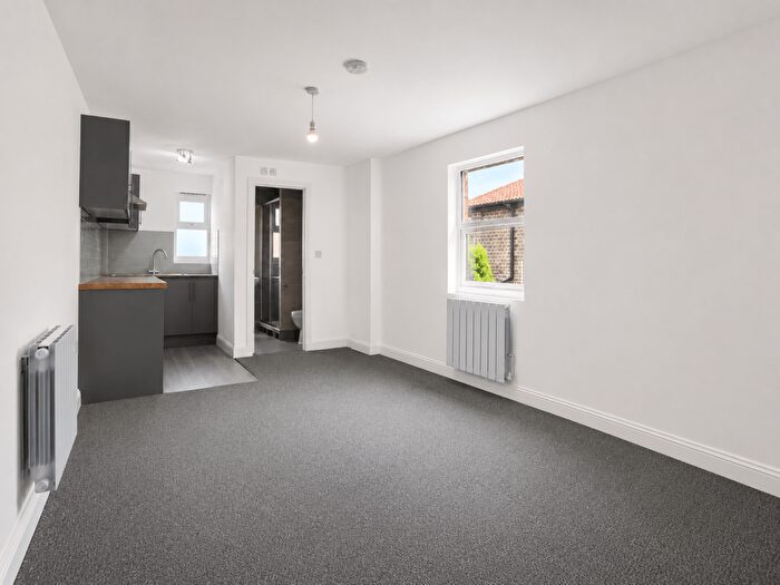 Apartment To Rent In Leyton, By Coronation Gardens, E10