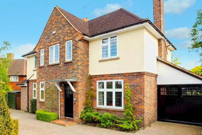 4 Bedroom Detached House To Rent In Woking, GU22