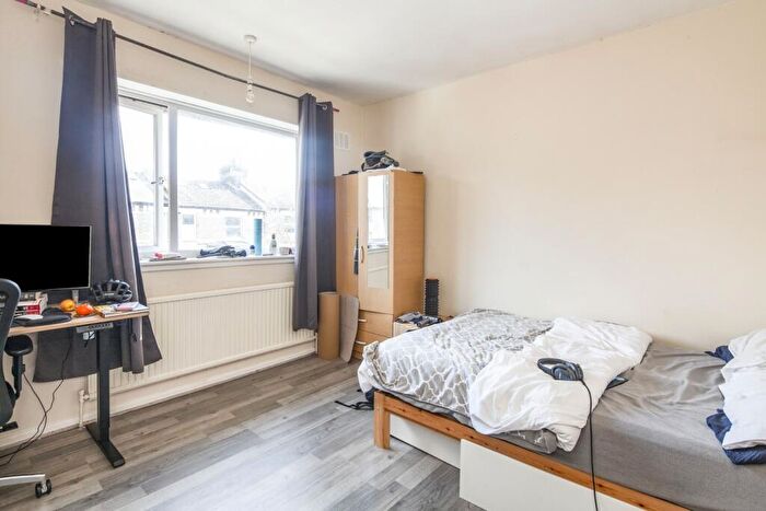 3 Bedroom Flat To Rent In Shenley Road London, SE5