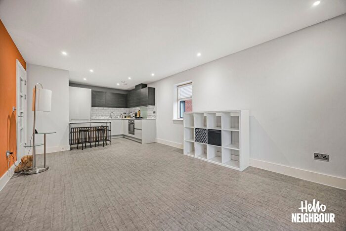 1 Bedroom Flat To Rent In Stoke Road, Berkshire, SL2