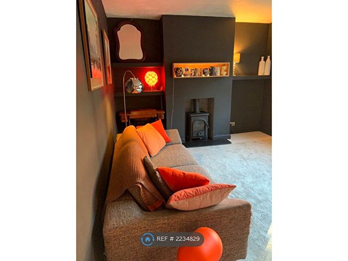 3 Bedroom Semi-Detached House To Rent In Northen Grove, Manchester, M20