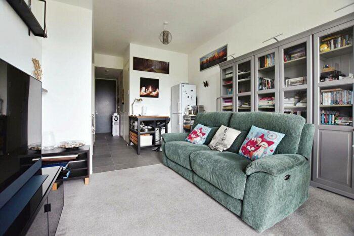 1 Bedroom Apartment For Sale In Lake Shore Drive, Bristol, BS13
