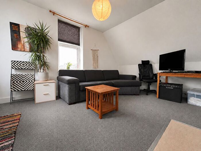 1 Bedroom Flat To Rent In Woodville Road, Cathays, CF24