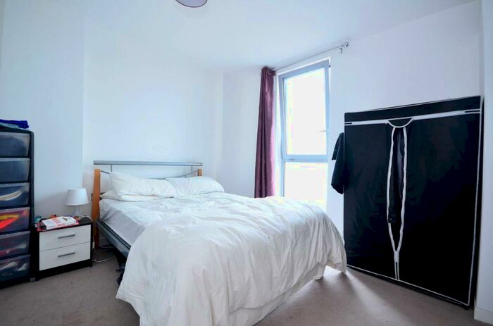 2 Bedroom Flat To Rent In Rick Roberts Way, Stratford, London, E15