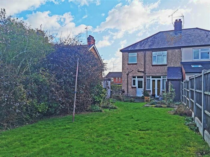 Houses for sale & to rent in SS6 8LA, Queens Road, Rayleigh Central