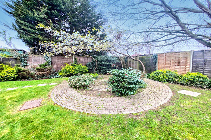 1 Bedroom Retirement Property For Sale In Barnetts Court, Corbins Lane, Harrow, HA2