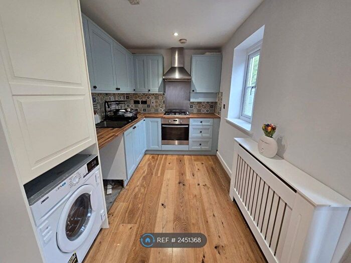 2 Bedroom Flat To Rent In Blake Court, Watford, WD24