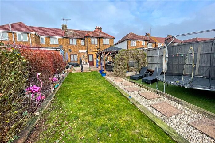 3 Bedroom Semi Detached House For Sale In Bedfont Lane, Feltham, Middlesex, TW14