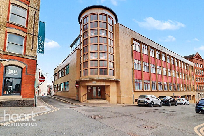 2 Bedroom Flat For Sale In Guildhall Road, Northampton, NN1