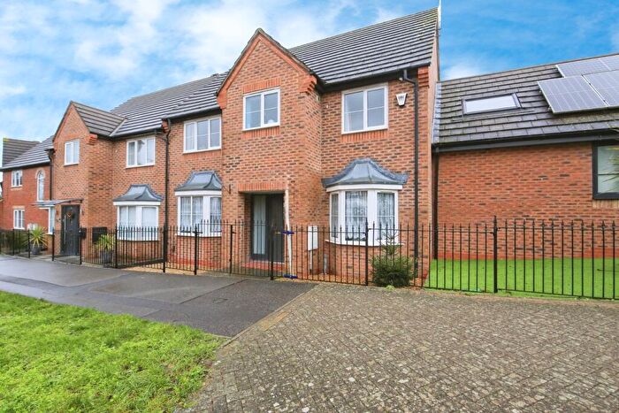 4 Bedroom Town House For Sale In Eagle Way, Hampton Vale, Peterborough, PE7