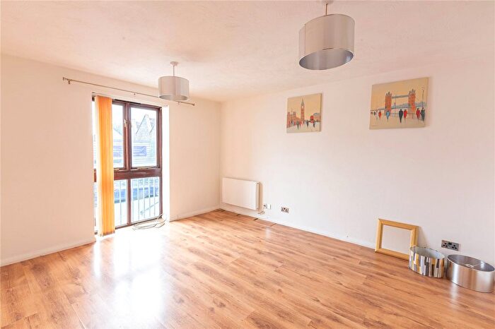 1 Bedroom Flat To Rent In Crates Close, Kingswood, Bristol, BS15