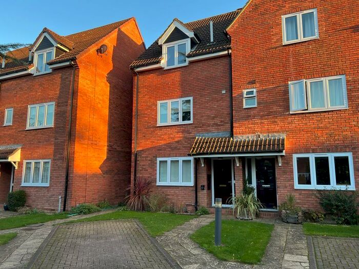 3 Bedroom Town House To Rent In Ferrars Court, Huntingdon, PE29