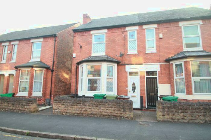 4 Bedroom End Of Terrace House To Rent In Teversal Avenue, Nottingham, NG7