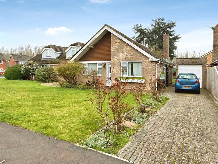 3 Bedroom Bungalow For Sale In Harlington Avenue, Grove, Wantage, Oxfordshire, OX12