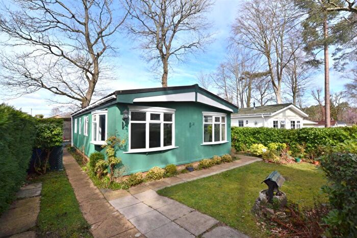 2 Bedroom Mobile Home For Sale In Rowan Dale, Grange Estate, Church Crookham, GU52