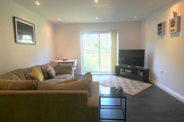2 Bedroom Flat To Rent In Merchants Court, Bingley, West Yorkshire, BD16