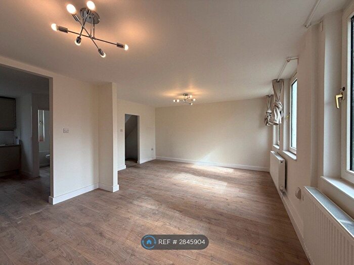 3 Bedroom Maisonette To Rent In Marlbury, London, NW8