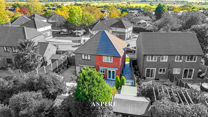 2 Bedroom Semi-Detached House For Sale In Downs Grove, Basildon, SS16