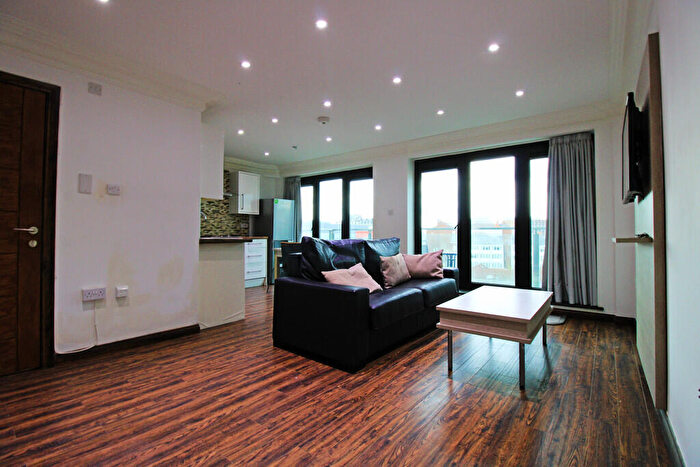 4 Bedroom Apartment To Rent In Commercial Road, London, E1