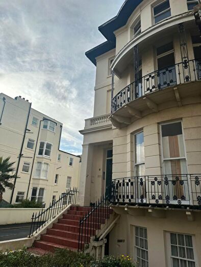 2 Bedroom Flat To Rent In Lansdowne Place, BN3