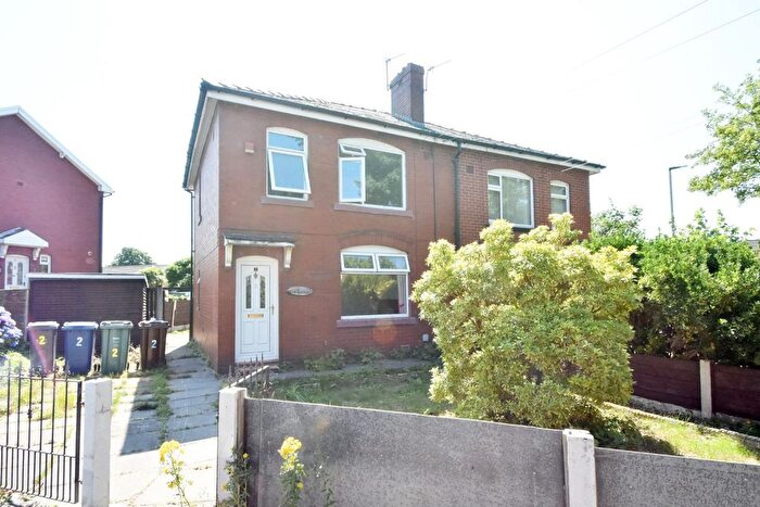 3 Bedroom Semi-Detached House To Rent In Poplar Avenue, Bury, BL9