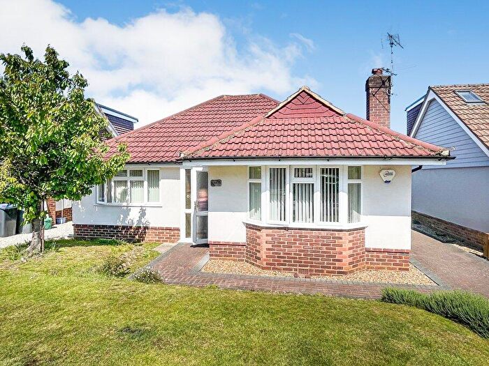 2 Bedroom Bungalow For Sale In Sandalwood Avenue, Chertsey, KT16