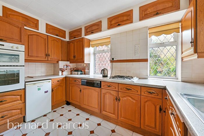 3 Bedroom Detached House For Sale In Woodlands Way, Ashtead, KT21