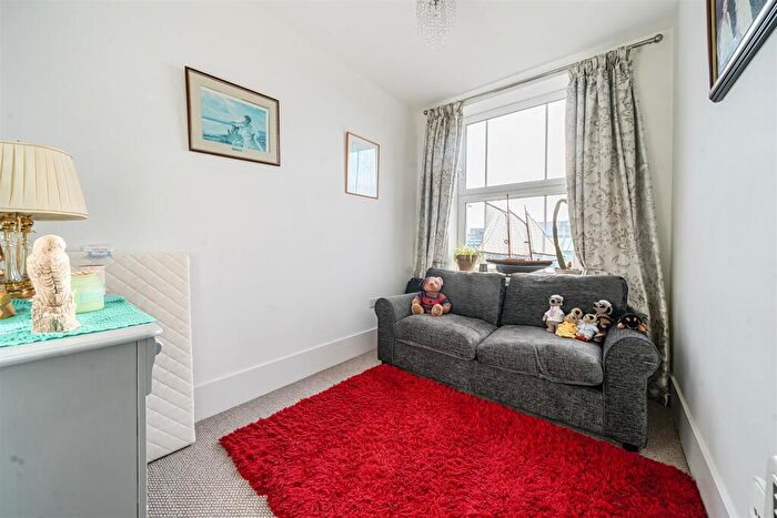 2 Bedroom Flat For Sale In Lime Street, Bedford, MK40