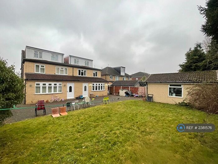 4 Bedroom Semi-Detached House To Rent In Easterly Road, Leeds, LS8