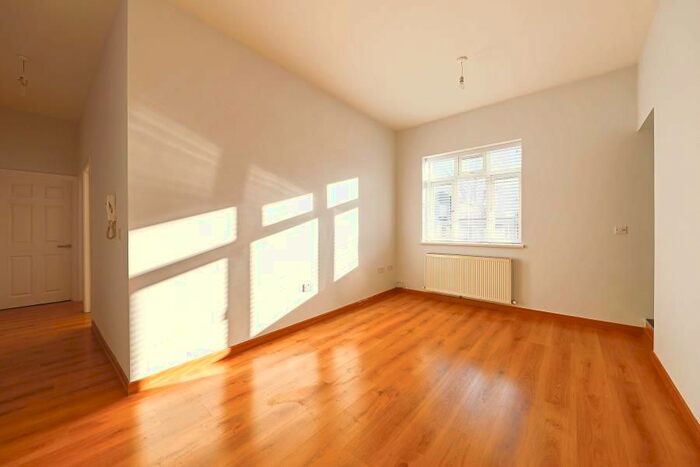 2 Bedroom Flat To Rent In Bedford Road, London W13