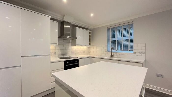 2 Bedroom Apartment To Rent In Albion Road, Sutton, Surrey, SM2