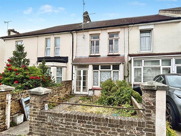 3 Bedroom Terraced House For Sale In Napier Road, Gillingham, ME7