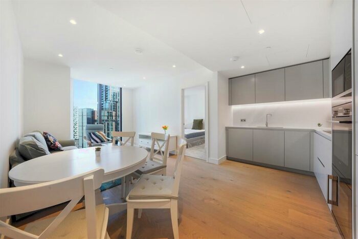 2 Bedroom Apartment To Rent In Harcourt Tower, Sqp, Marsh Wall, London, E14