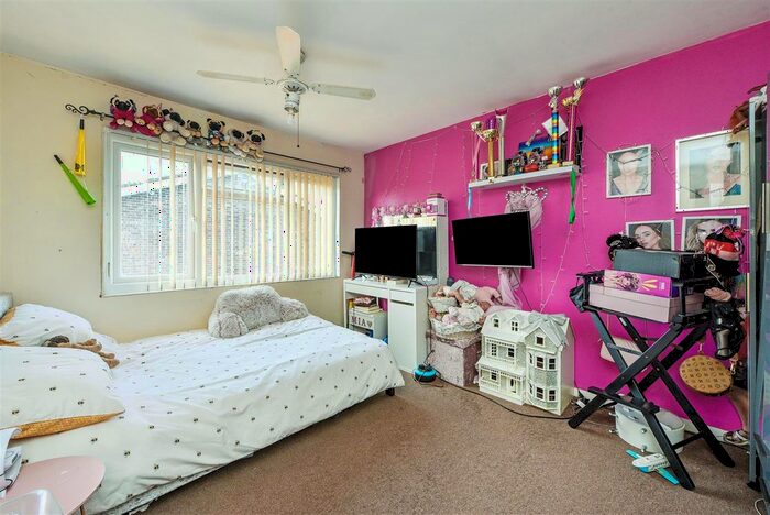 3 Bedroom Terraced House For Sale In Flexford Gardens, Havant, PO9