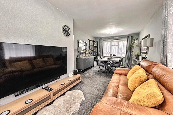 1 Bedroom Flat For Sale In Merley, BH21