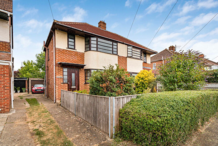 3 Bedroom Semi-Detached House For Sale In Hazel Crescent, Kidlington, OX5