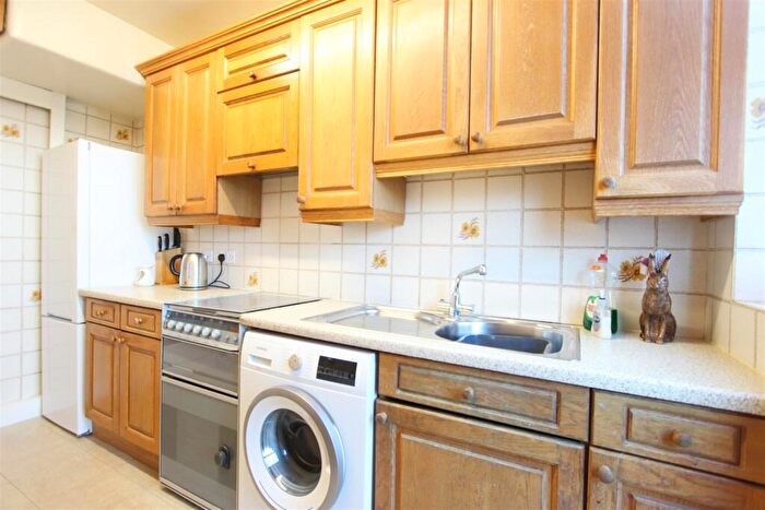 3 Bedroom Terraced House For Sale In Ridge Avenue, Winchmore Hill, N21