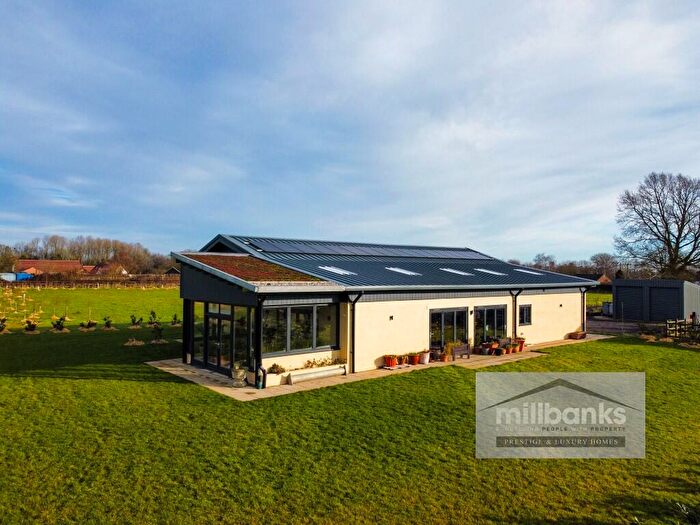 4 Bedroom Barn Conversion For Sale In Watton Road, Hingham, NR9