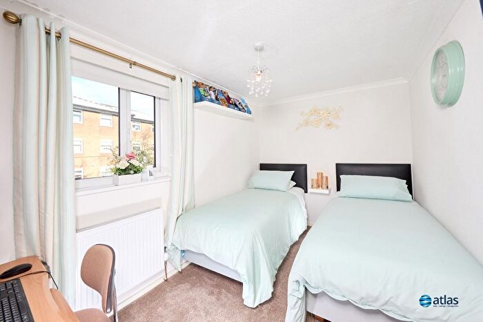 2 Bedroom Flat For Sale In Cavell Close, Woolton, L25