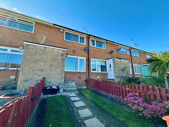2 Bedroom Town House For Sale In Belgrave Park, Halifax, HX3